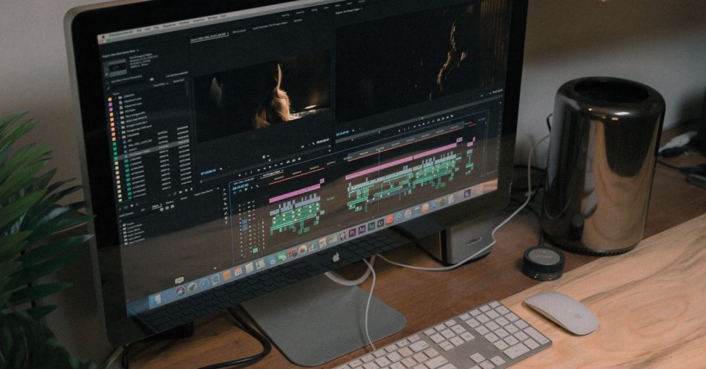 mac-apple-computer-open-to-adobe-video-editing-software